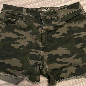 Universal Thread camo shorts
